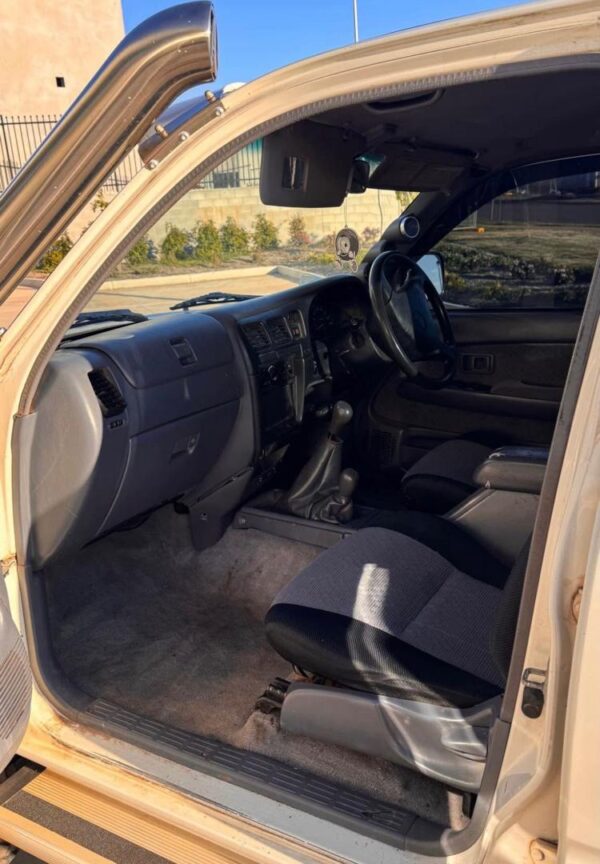 Hilux Sunvisor
