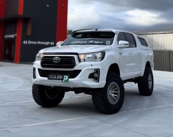N80 Hilux Sunvisors